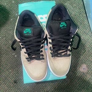 size 9 Nike sb dunk low 420